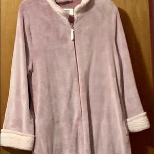 Women’s Ann Kllein Super Soft and Warm Pink Zip-Up L/XL Robe
